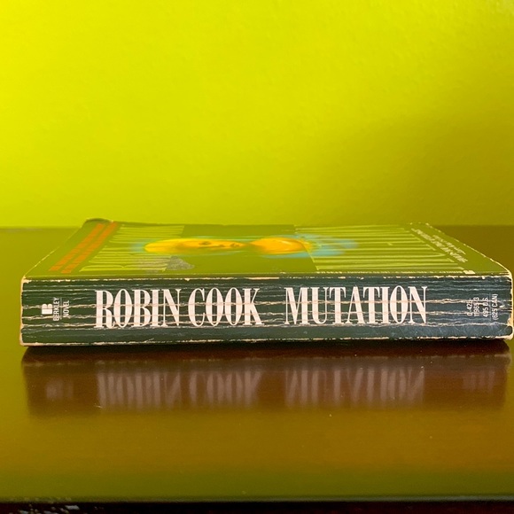 Robin Cook’s Mutation Book - Picture 3 of 3